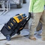 Dewalt fortistis mpatarion 4 theseon DCB104...